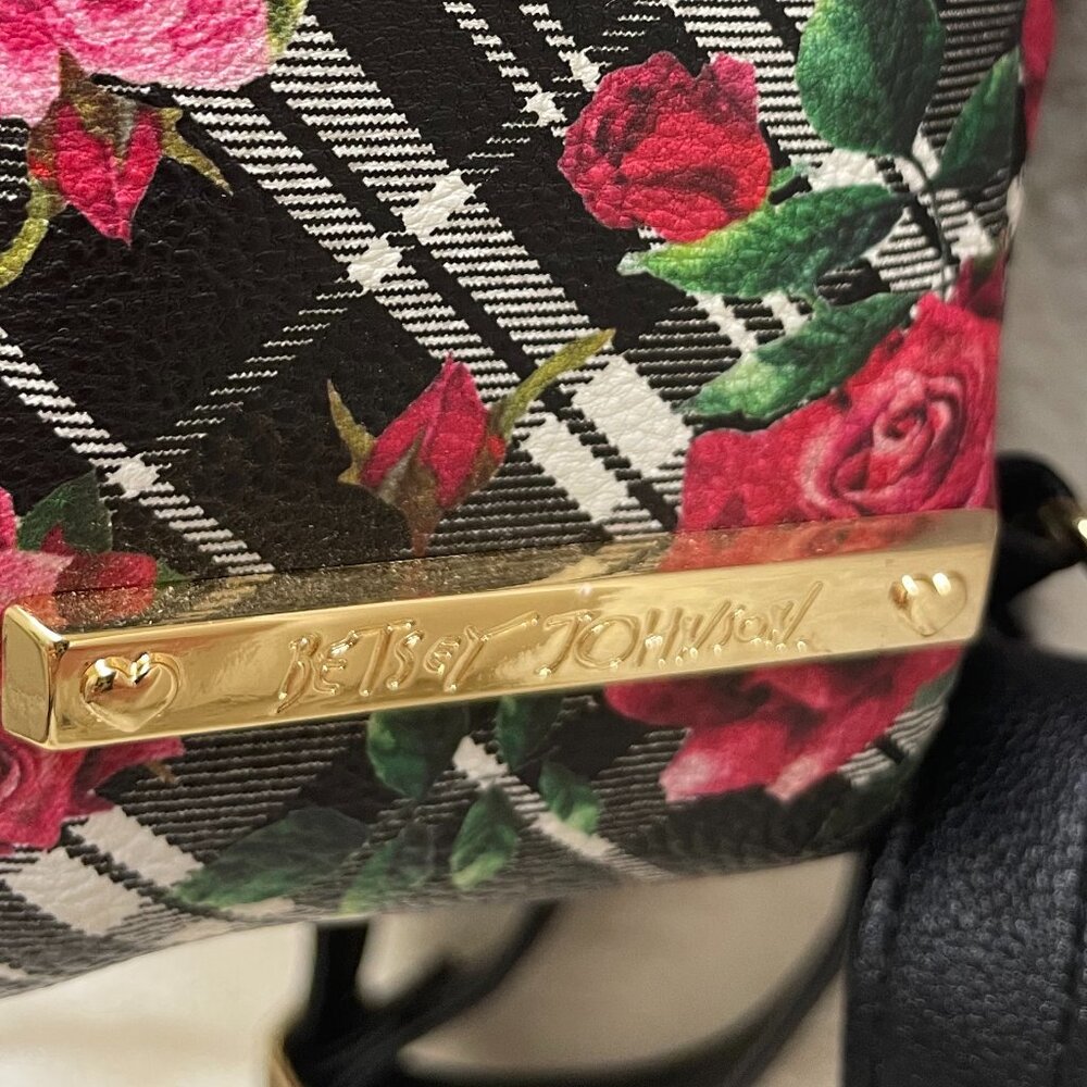 Betsy Johnson Blk/Wht Plaid w/Red Roses Dog Face Mini Backpack w/Card Case - Picture 5 of 13